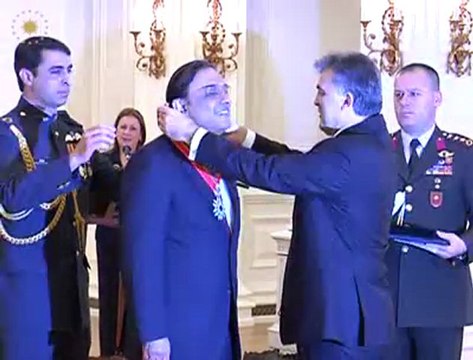 Gül, Pakistan Cumhurbaşkanı Zardari'ye Devlet Nişanı takdim etti