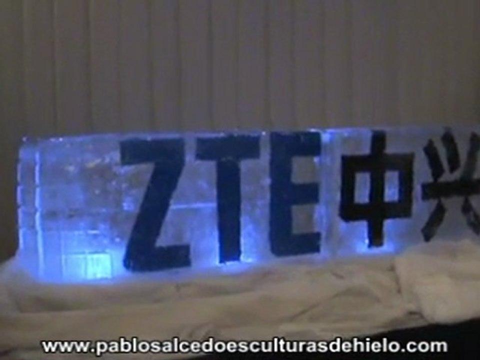 Envento corporativo Escultura de hielo logo ZTE2.