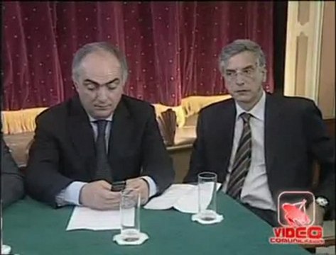 Napoli - Pasquino sigla Protocollo Legalità