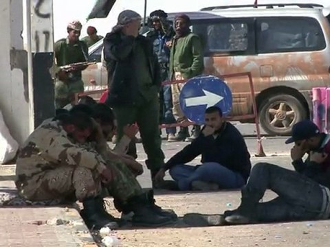 Libye: A Ajdabiya, les rebelles attendent les raids de l'Otan