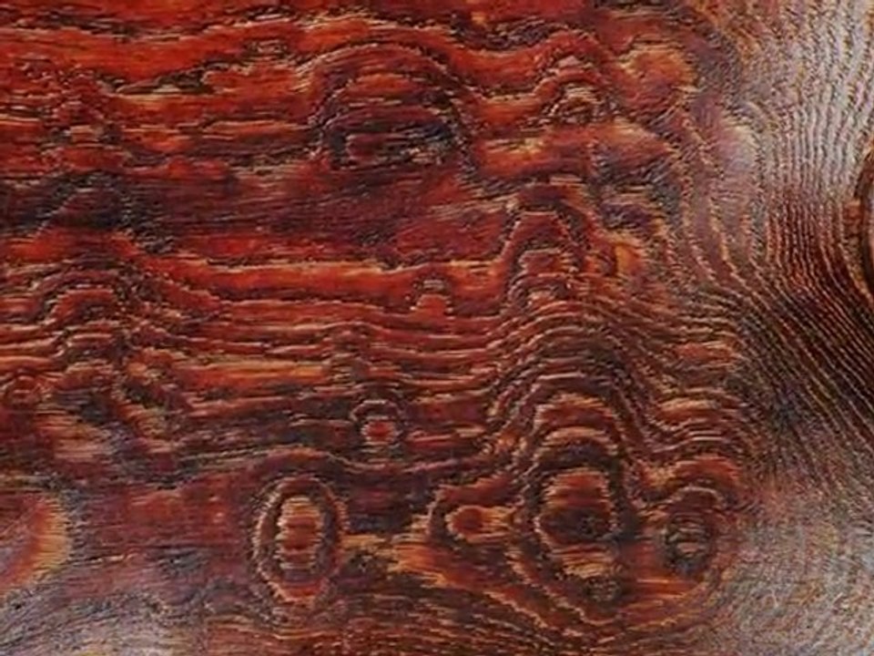 Plateau en bois de châtaignier sculpté