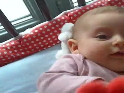 Lily le 14/04/2011 - premier retournement ventre-dos