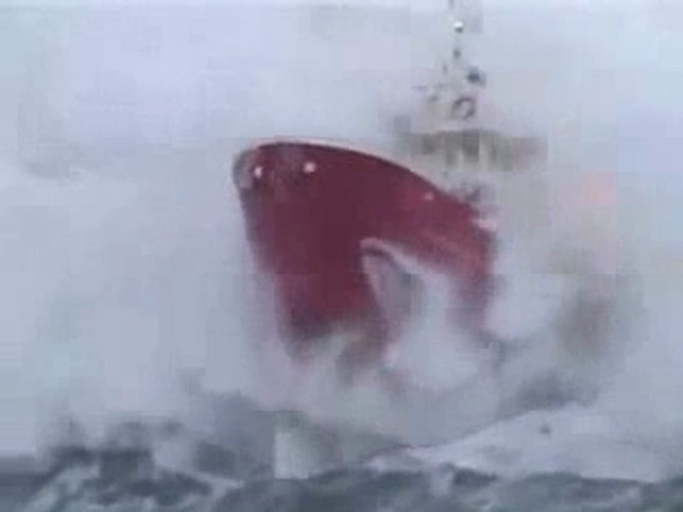 0200 - Navire pris dans une tempête