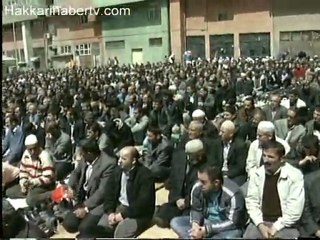 İmam üstü açık aracın üzerinde vaaz verdi