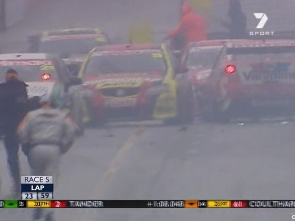 V8 Supercars Nouvelle Zeland 2011 race 1 Pile up in the pit road