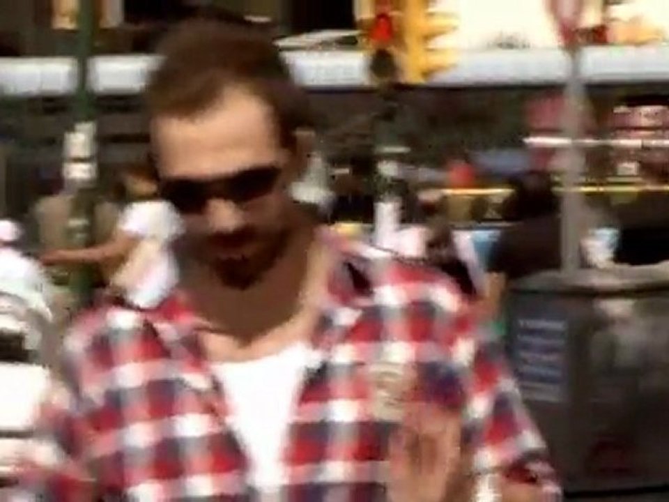 Emrah Keskin - Elif AkbaŸ   Oynatma Yakalama Yarim  [Video Klib2011]