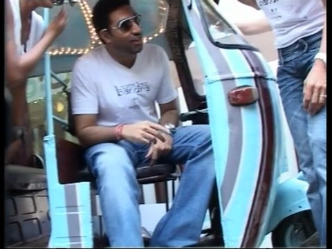 Farhan Akhtar Makes Abhishek Bachchan Sacrifice His Stardom – Latest Bollywood News