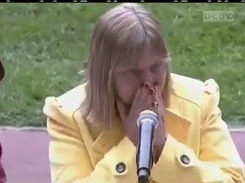 O Ράφα Μπενίτεθ κλαίει στο μνημόσυνο για τα θύματα του Χίλσμπορο