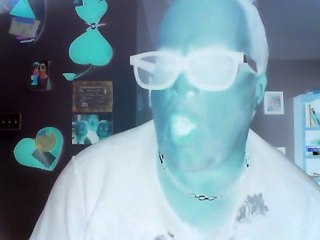 LIPSING GLASS POKER FACE SAME A RONRONNANT FACE !!!
