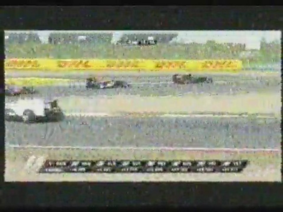 Button se trompe de stands