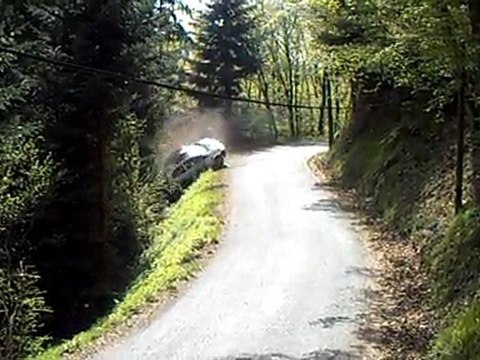 sortie de route equipage ducret cedric / baurier romeo clio rs A7 au ra lyon charbo 2011