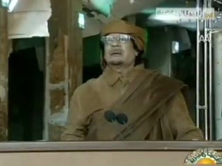 KADDAFİ GİDİYOR MU?