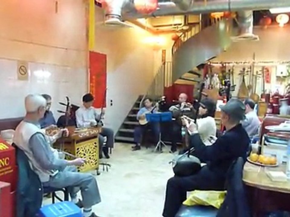 Musique à l'Autel de culte de Bouddha