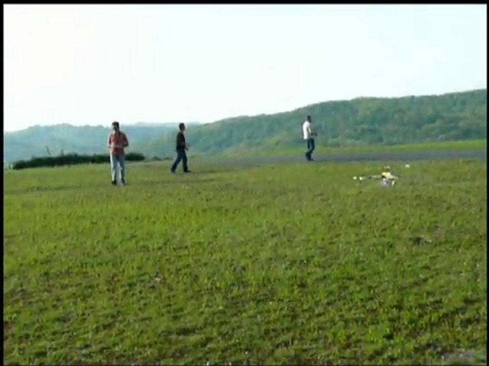 Course d'hélicos avec José et Fédéric - Trex700 VS Trex600 - Avril 2011.