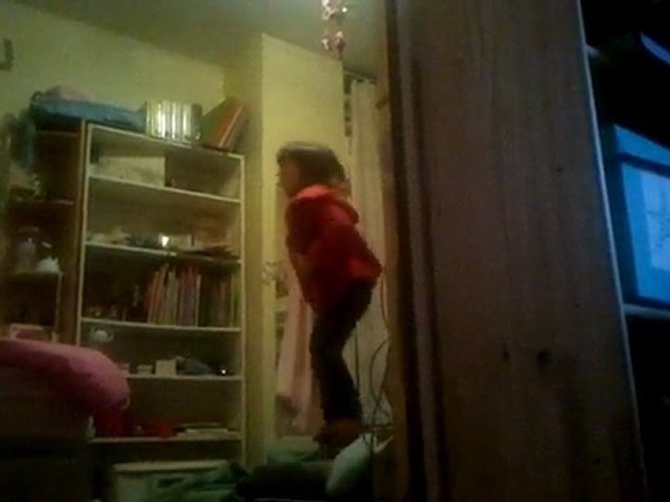 Les petits menteurs (Episode 1) Il est interdit de sauter sur les lits