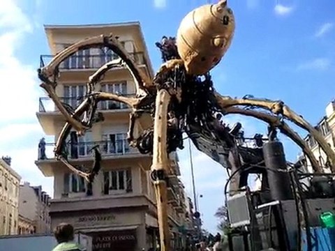 kumo l 'araignée venu fété le tramway a reims