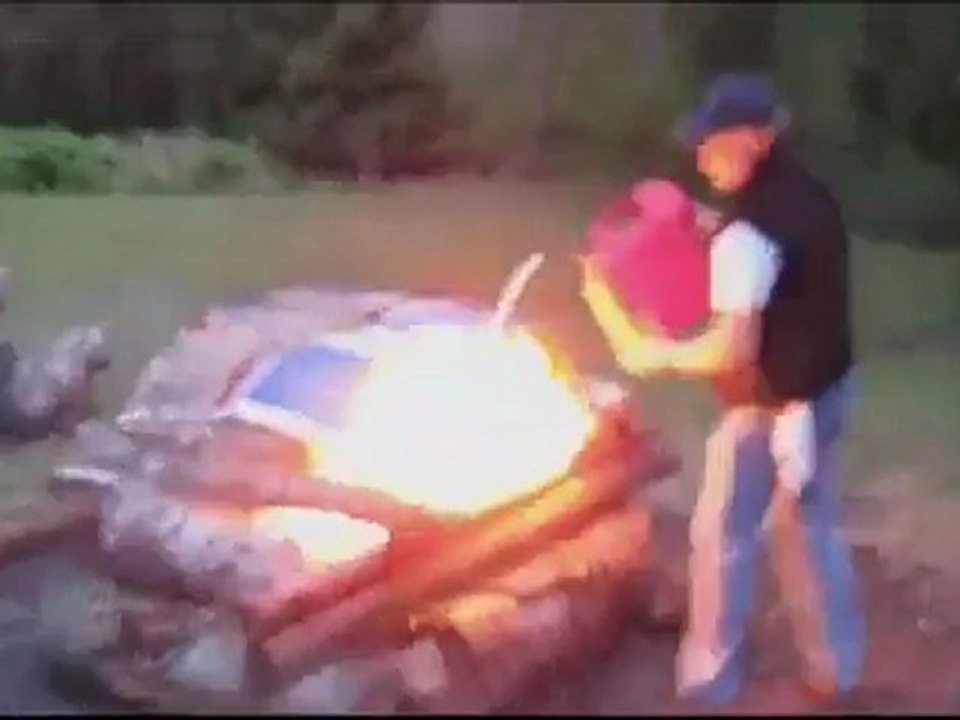 Allumer un bucher avec un jerrican