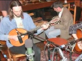 4. Le texte et la guitare sur l'établi