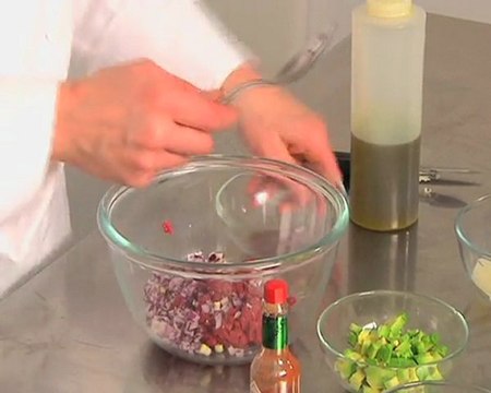 Tartare de boeuf à la brousse, coeurs de sucrine poêlés