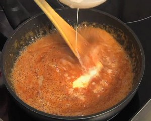 Mini mille-feuille à la vanille, sauce caramel au beurre demi-sel