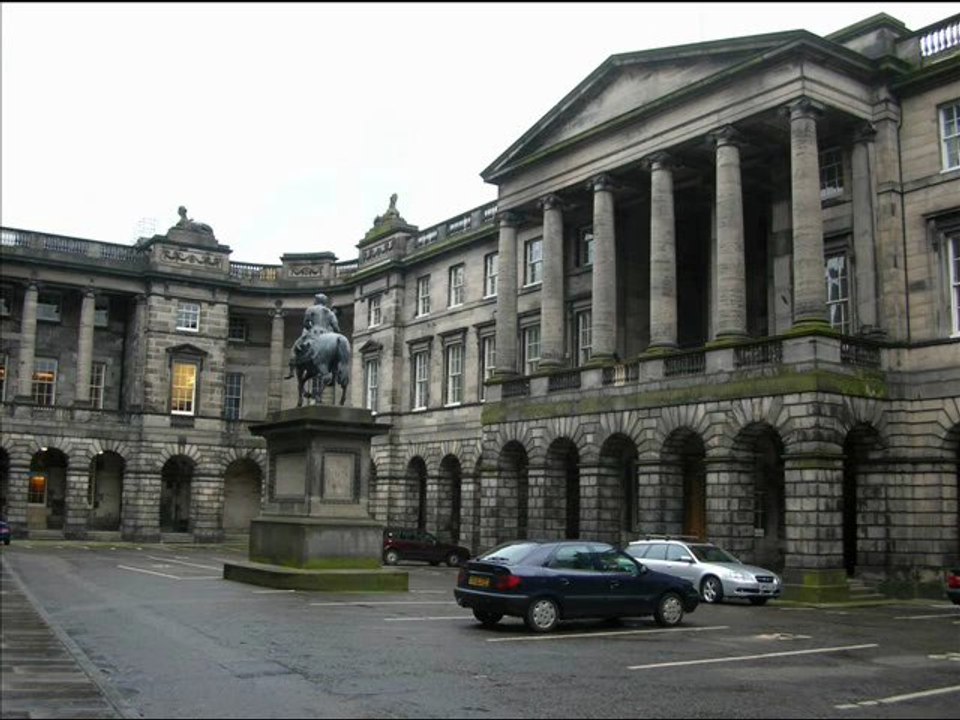 Interviews from Scotland: Sylvain, Mathieu and Aymeric  interviewing their host lady, a museum guard and ending up at the police station (just for an interview, fortunately)