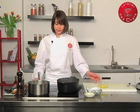 Crème de petits pois à l'échalote, oeuf de caille poché