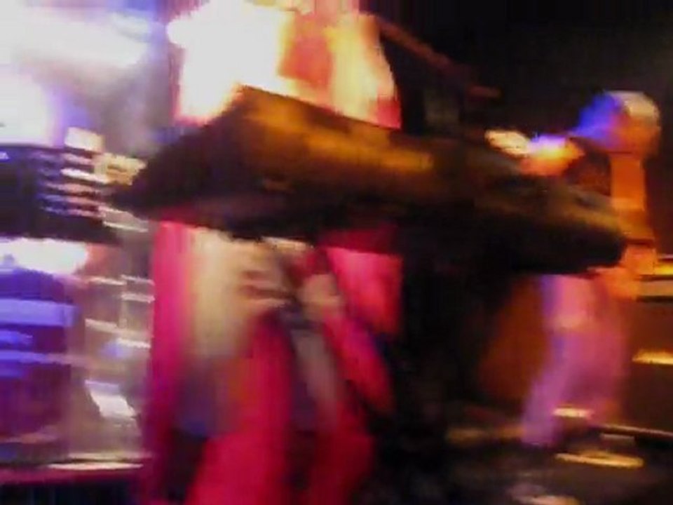 Attila Superstar - Douche Dorée