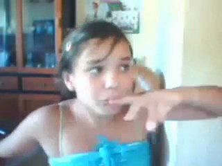 petite cagole marseillaise folle pete son cable !