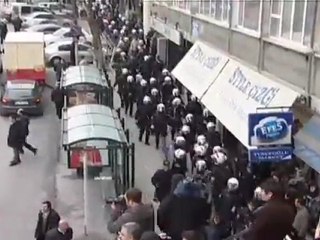 GÖSTERİLERDE 44 GÖZALTI