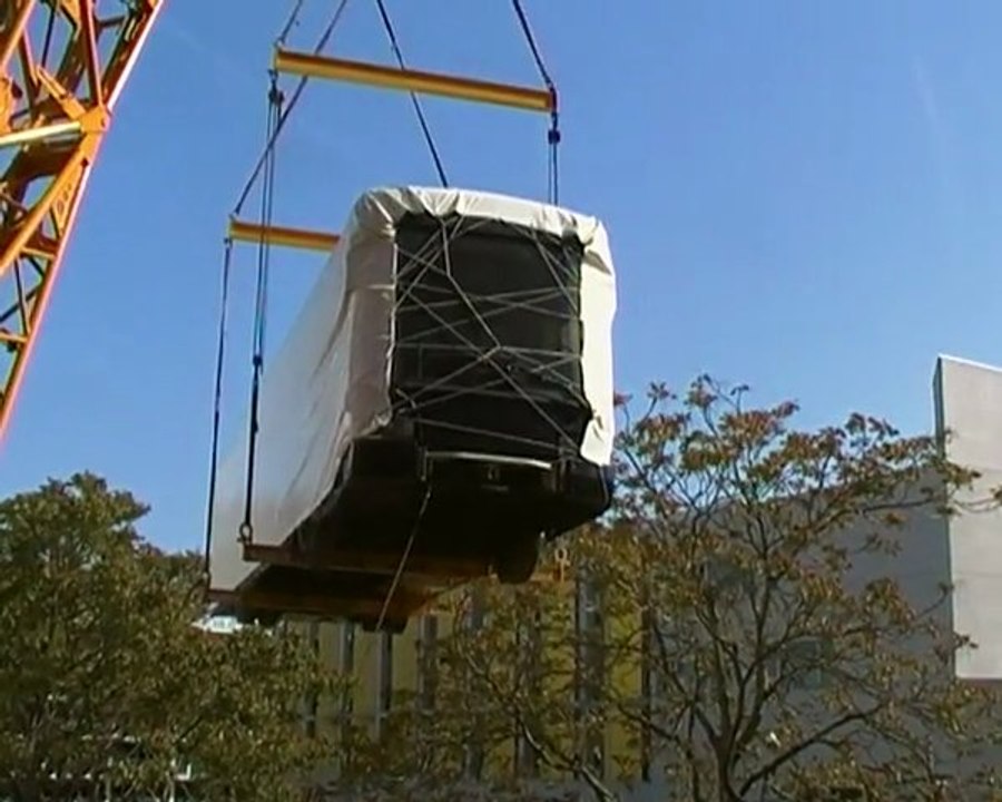 BUS DE TREMPOLINO - ARRIVÉE À LA FABRIQUE