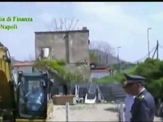 Pozzuoli (NA) - Mausoleo romano sotto discarica abusiva
