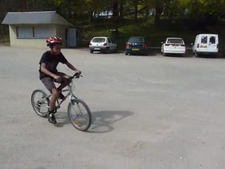 les deux font du vélo