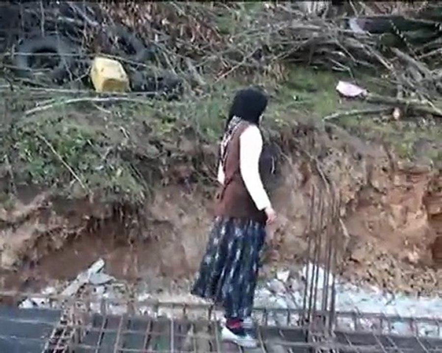 Köyde Bir Ev Var Uzakta