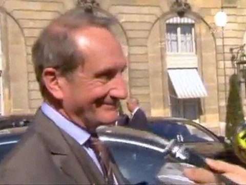 Sarkozy promete más ayuda al líder de los rebeldes libios