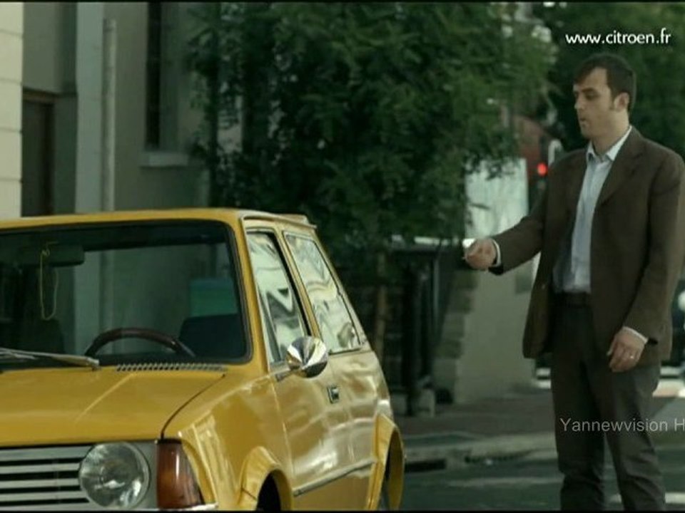 Publicité HD - Citroën C3 PICASSO (avec la vieille voiture jaune) 2011