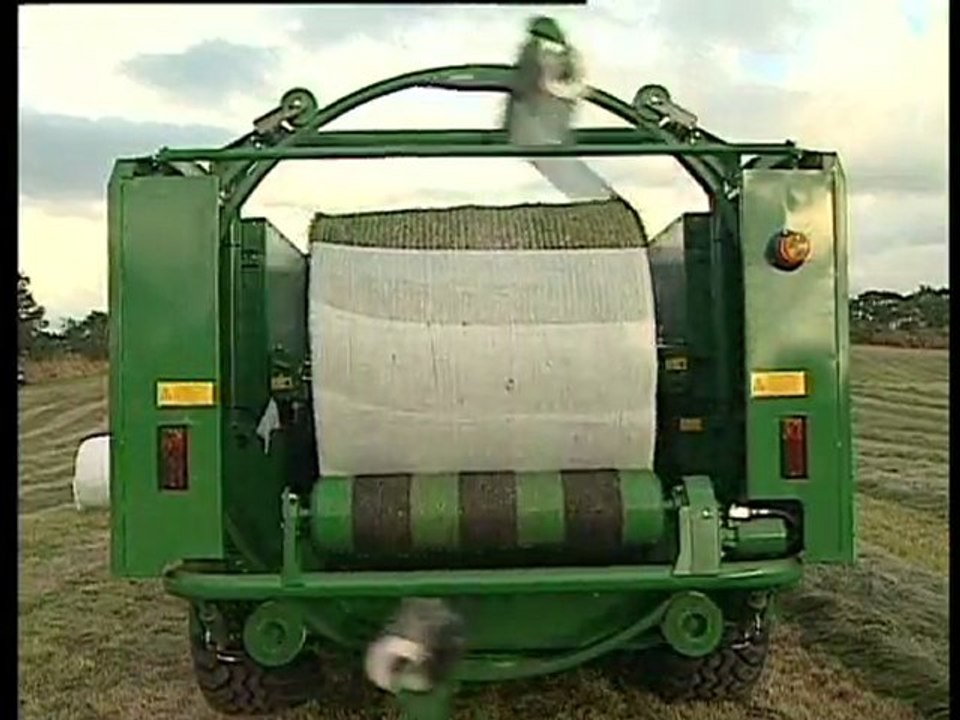 McHale Fusion 2  High Output Integrated Baler Wrapper English