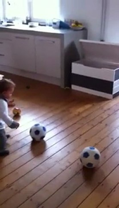enfant-18-mois-foot