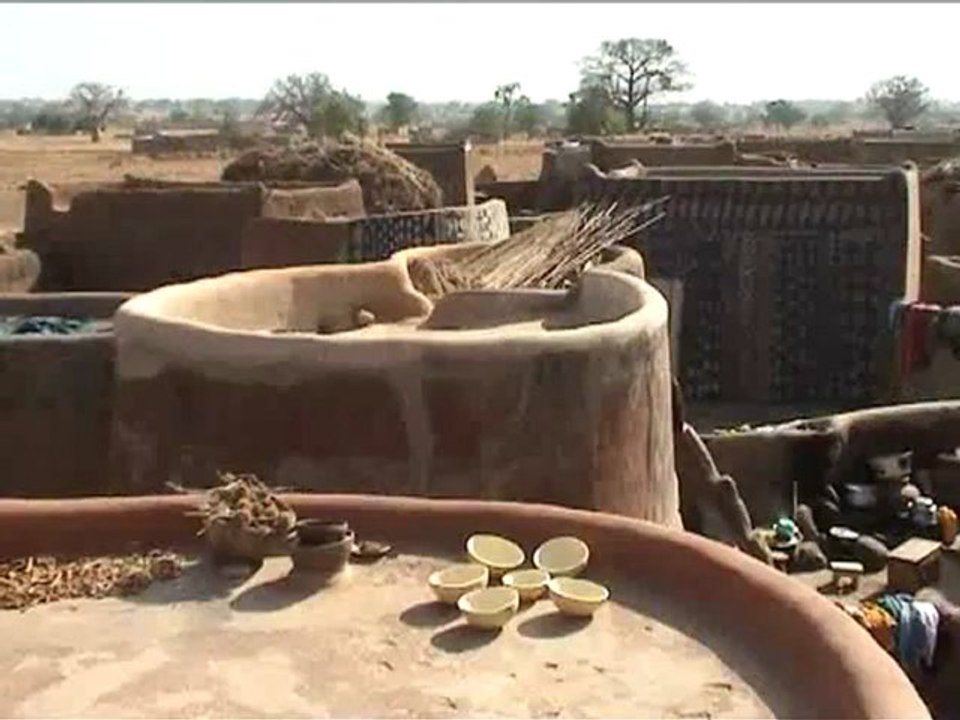 Couleurs de femmes à Tiébélé