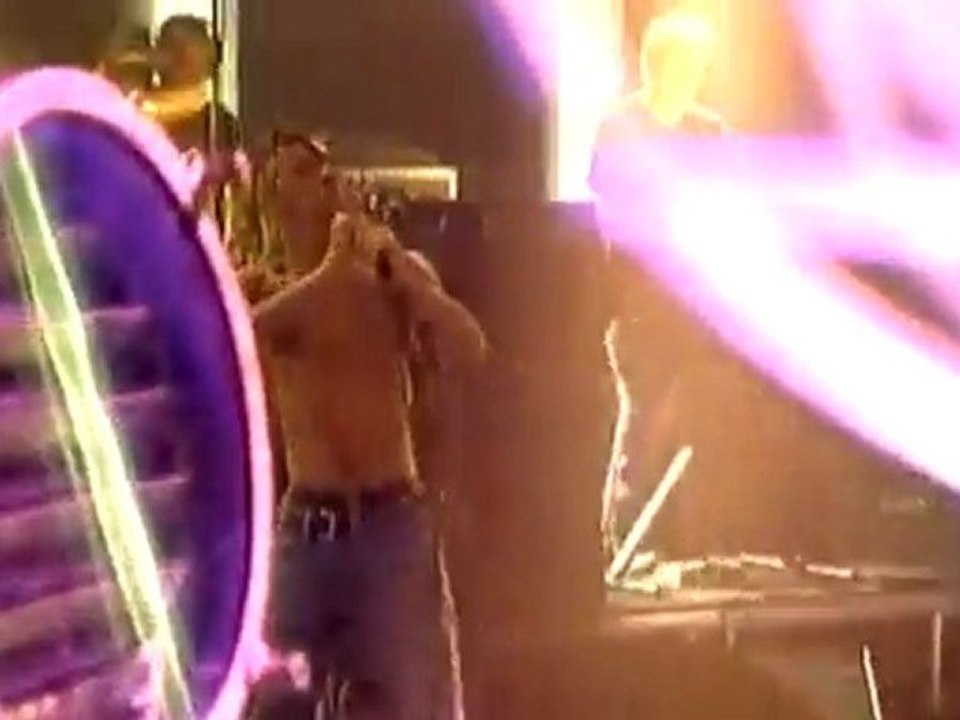 Tricky - Past Mistake (Live France 2008)