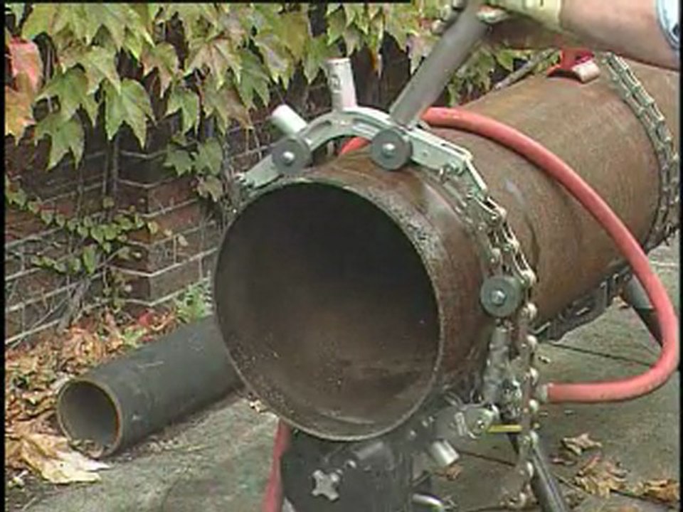 Steel Pipe Universal Pipe Cutters Demo - Reed Manufacturing