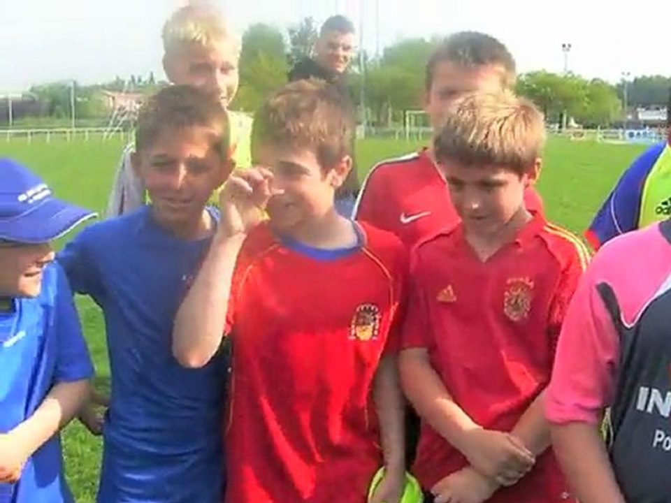 Aurélien Chedjou, défenseur central du LOSC en visite à Sin-le-Noble