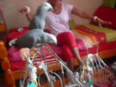 La poetesse Nathy Ebriet Ne chante pas ta gloire 2 à Paris