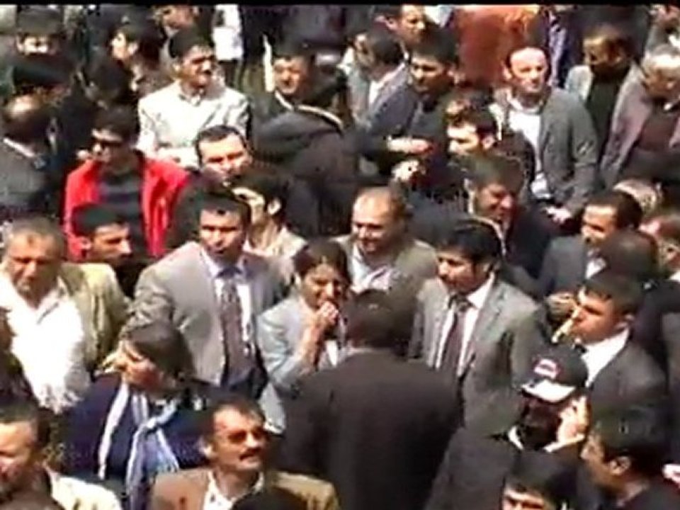 Van'daki Protesto Olayları - VANLILAR YSK'NIN VETO KARARINA TEPKİLİ 19.04.2011