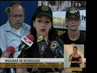 Familiares y representantes legales de los comisarios apresa