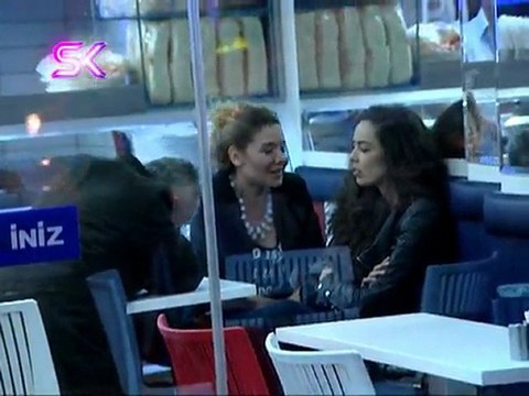 AZRA AKIN SEVGİLİSİNDEN AYRILDIĞI İÇİN MUTSUZ