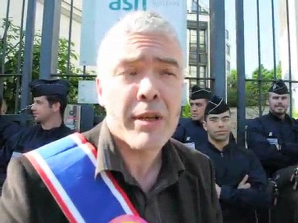 Manifestation antinucléaire devant l'Autorité de sûreté nucléaire (ASN)