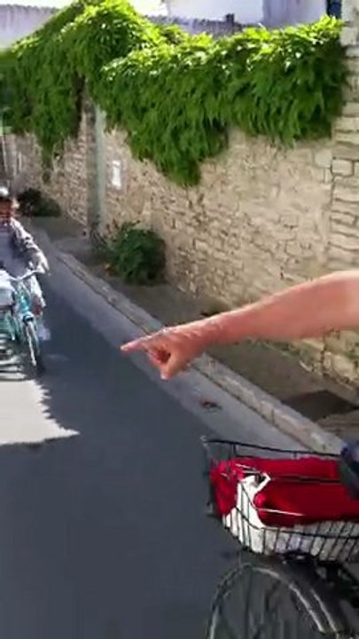 clem a velo dans la couarde ...