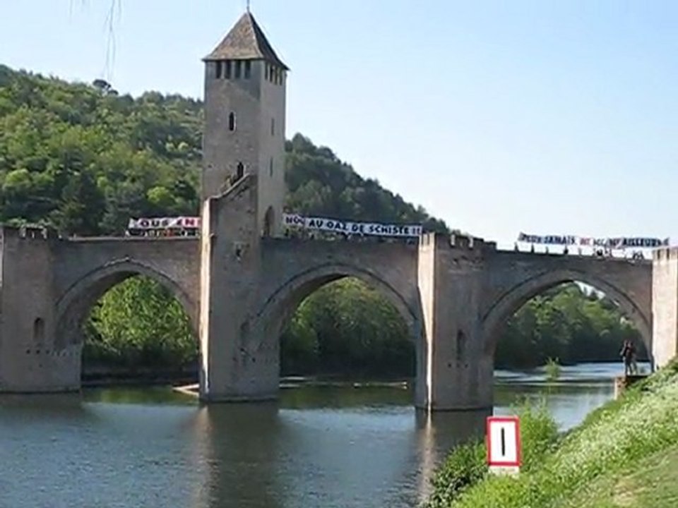 GAZ DE SCHISTE, NON MERCI ! Manifestation Cahors pont Valentré