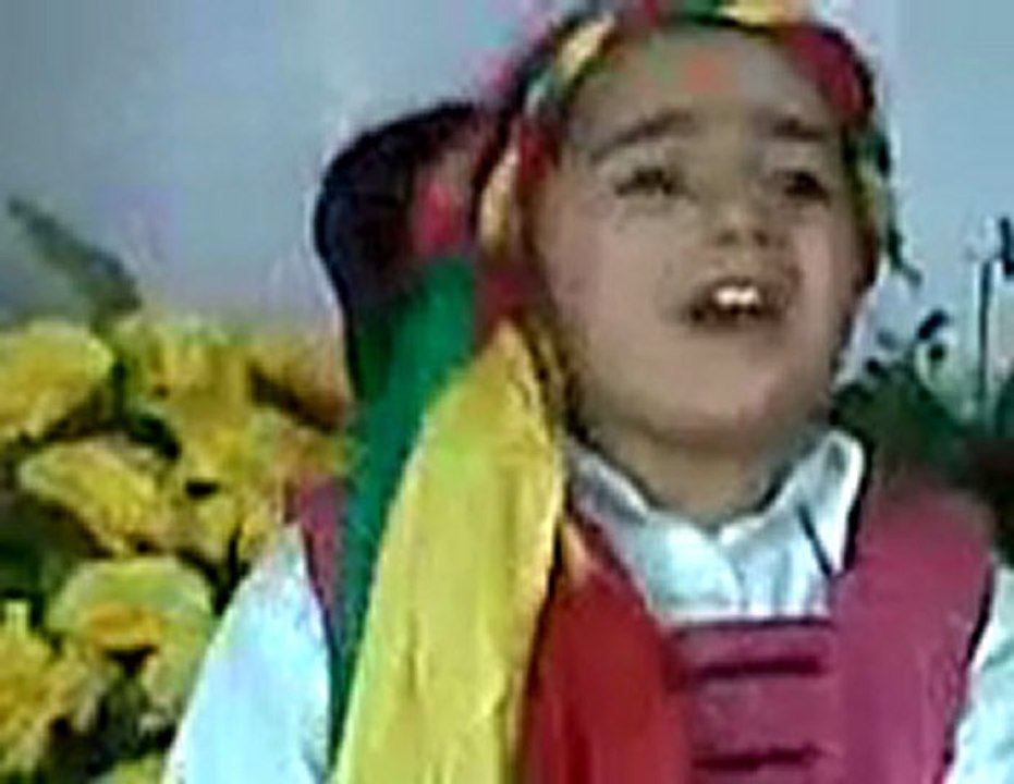 Vanlı Minik Kürt Kızı Mukaddes ve Muhteşem Sesi