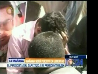 El periodistas que lanzó ambos zapatos y llamó "perro" al ex